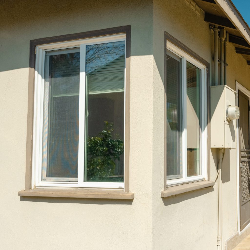 Angled front view with bag zipped and handles upright.